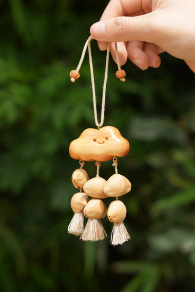 La Nube Feliz - Móvil de Madera Hecho a Mano con Sonrisa y Semillas Naturales