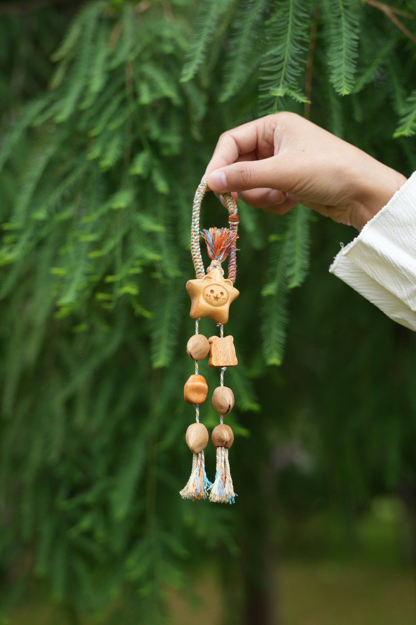 La Estrella Feliz - Encanto de Bolsa de Madera Tallada con Sonrisa y Pan Tostado