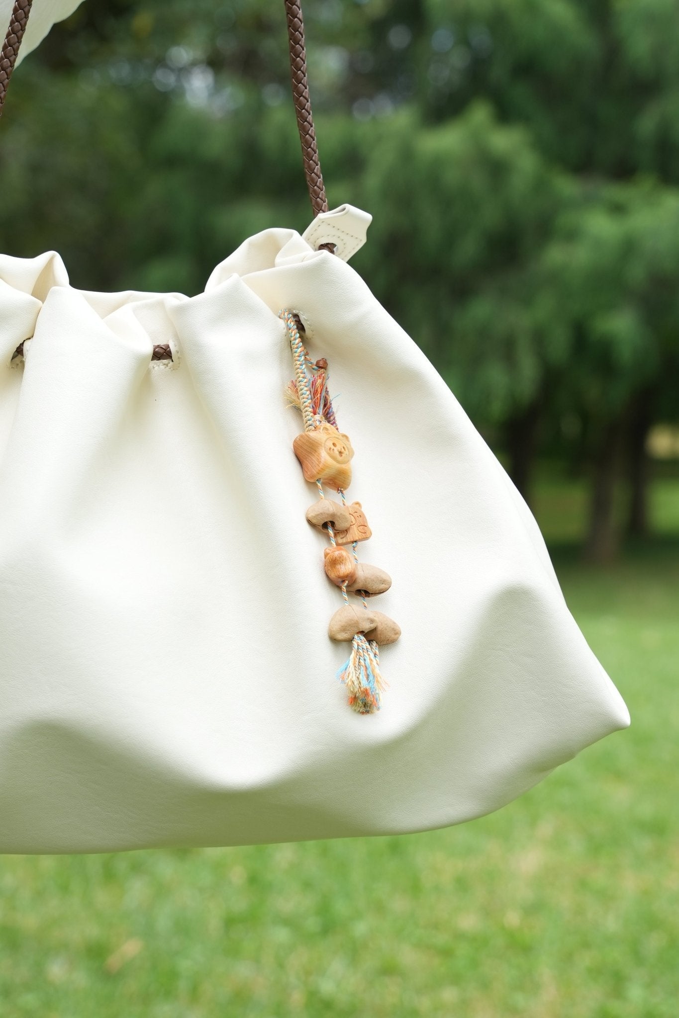 La Estrella Feliz - Encanto de Bolsa de Madera Tallada con Sonrisa y Pan Tostado