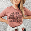 La camiseta The Lion The Witch & The Audacity Of This B
