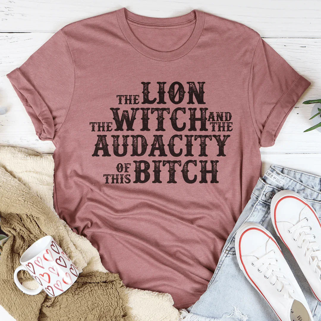 La camiseta The Lion The Witch & The Audacity Of This B