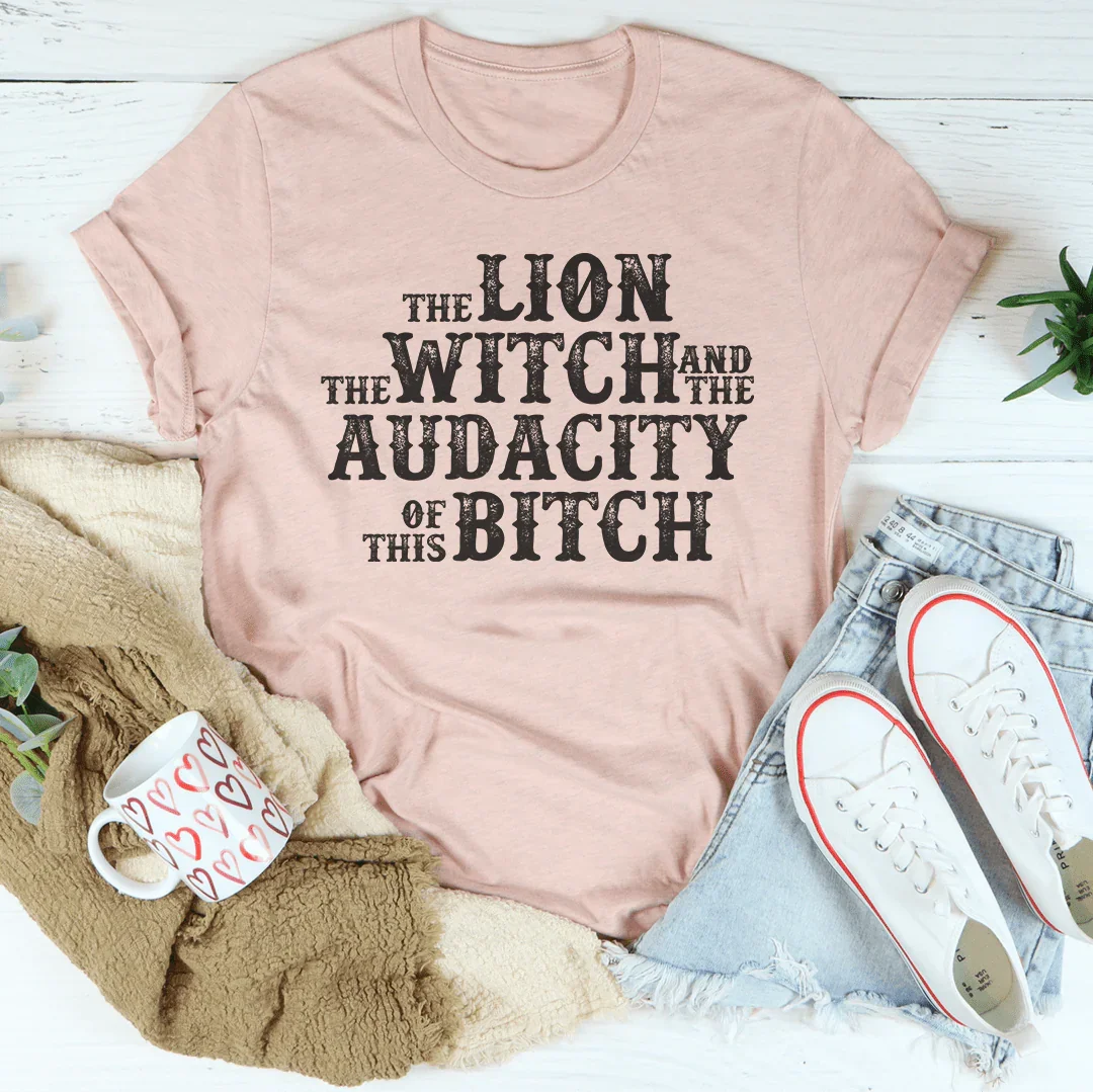 La camiseta The Lion The Witch & The Audacity Of This B