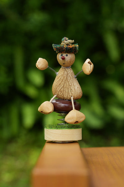 Le Petit Gardien de Noix | Ornement Bobblehead Écologique
