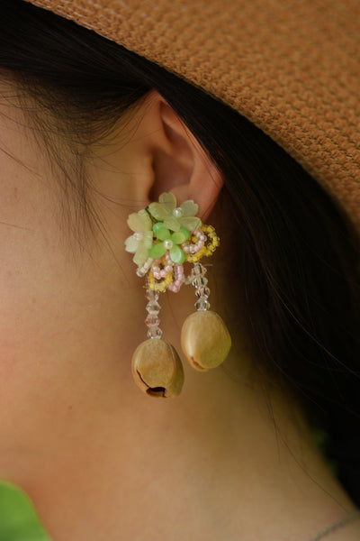 Les Boucles d'Oreilles Pendentives - Fleurs Pastel et Graine Naturelle
