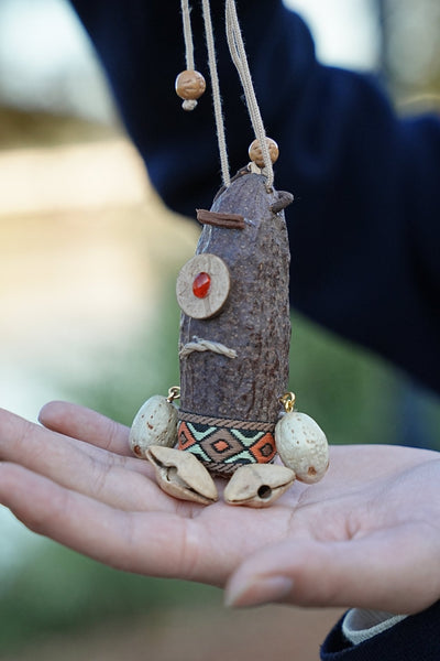 El Cíclope Tribal - Tótem Hecho a Mano con Vaina de Semilla