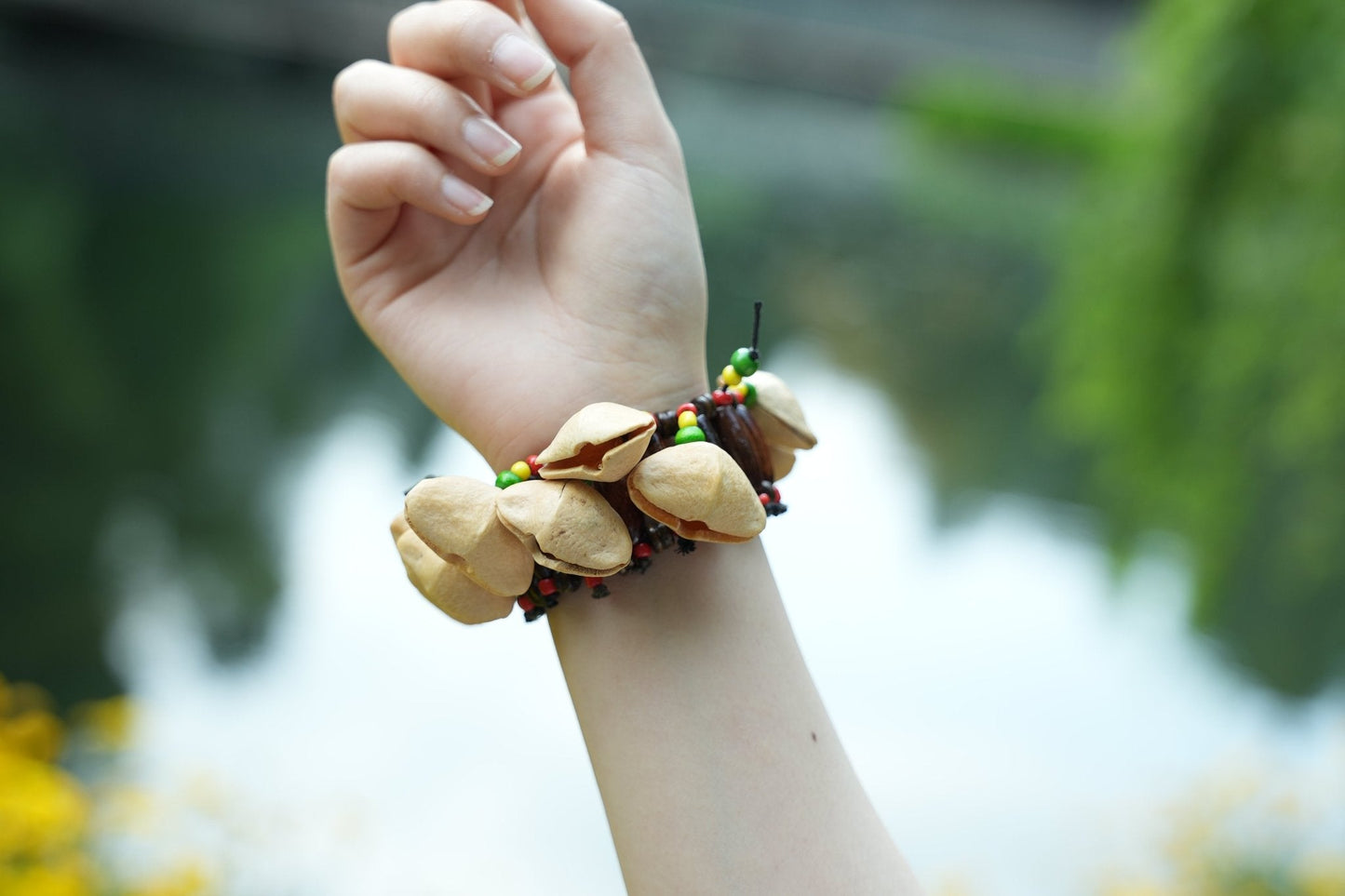 El Bailarín Tribal - Pulsera de Sonajero de Cáscara de Nuez Hecha a Mano