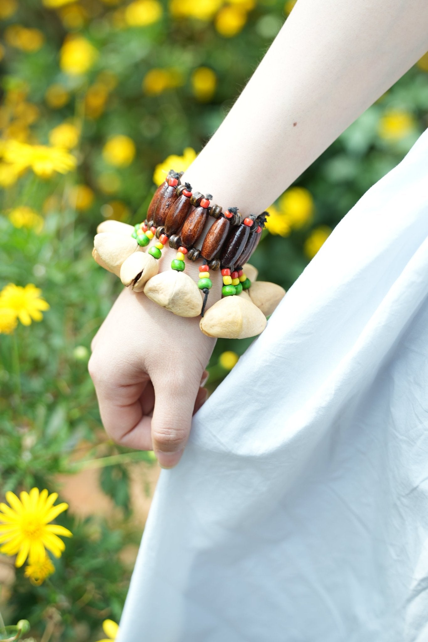 El Bailarín Tribal - Pulsera de Sonajero de Cáscara de Nuez Hecha a Mano
