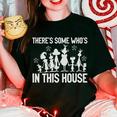 Hay alguien que está en esta casa Tee