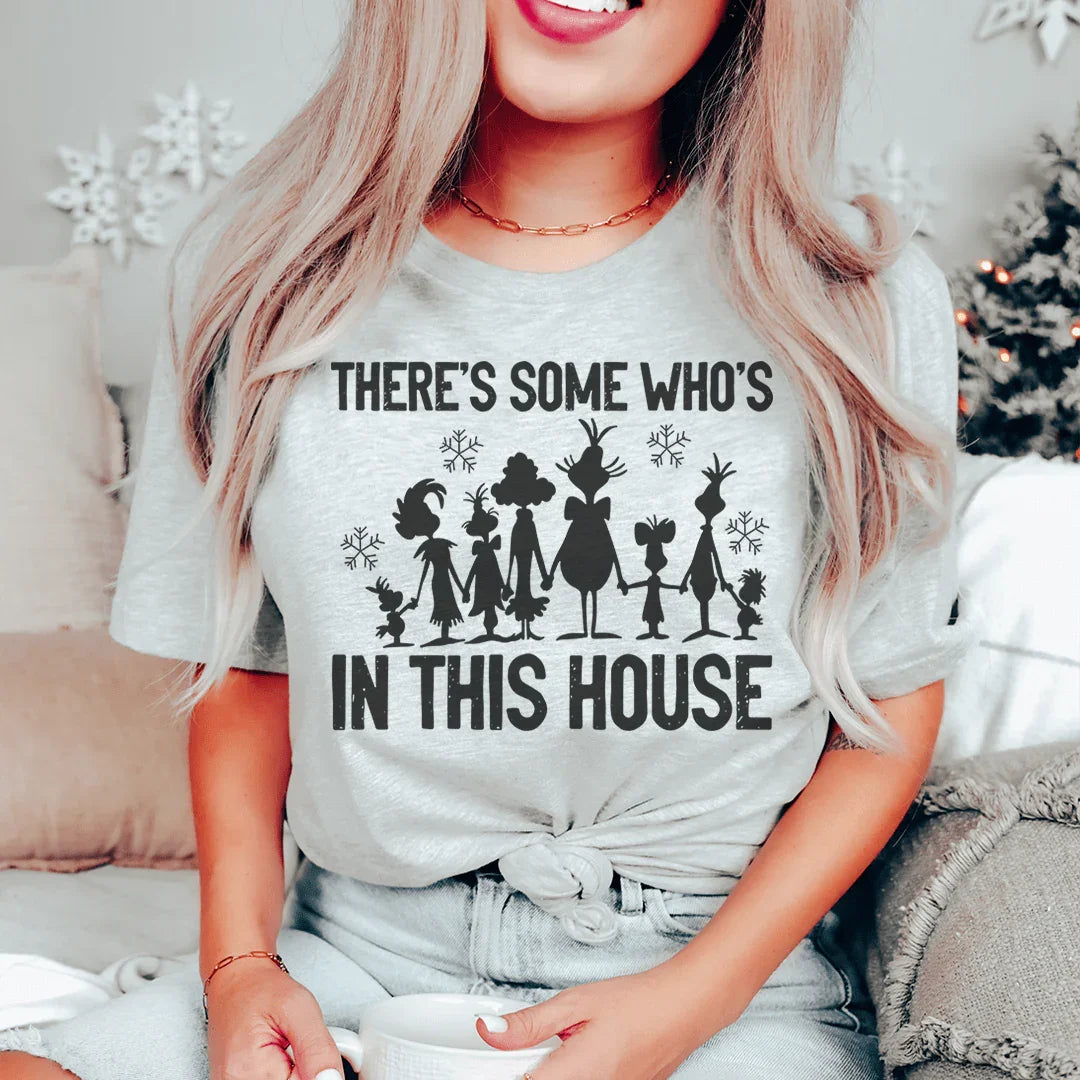 Hay alguien que está en esta casa Tee