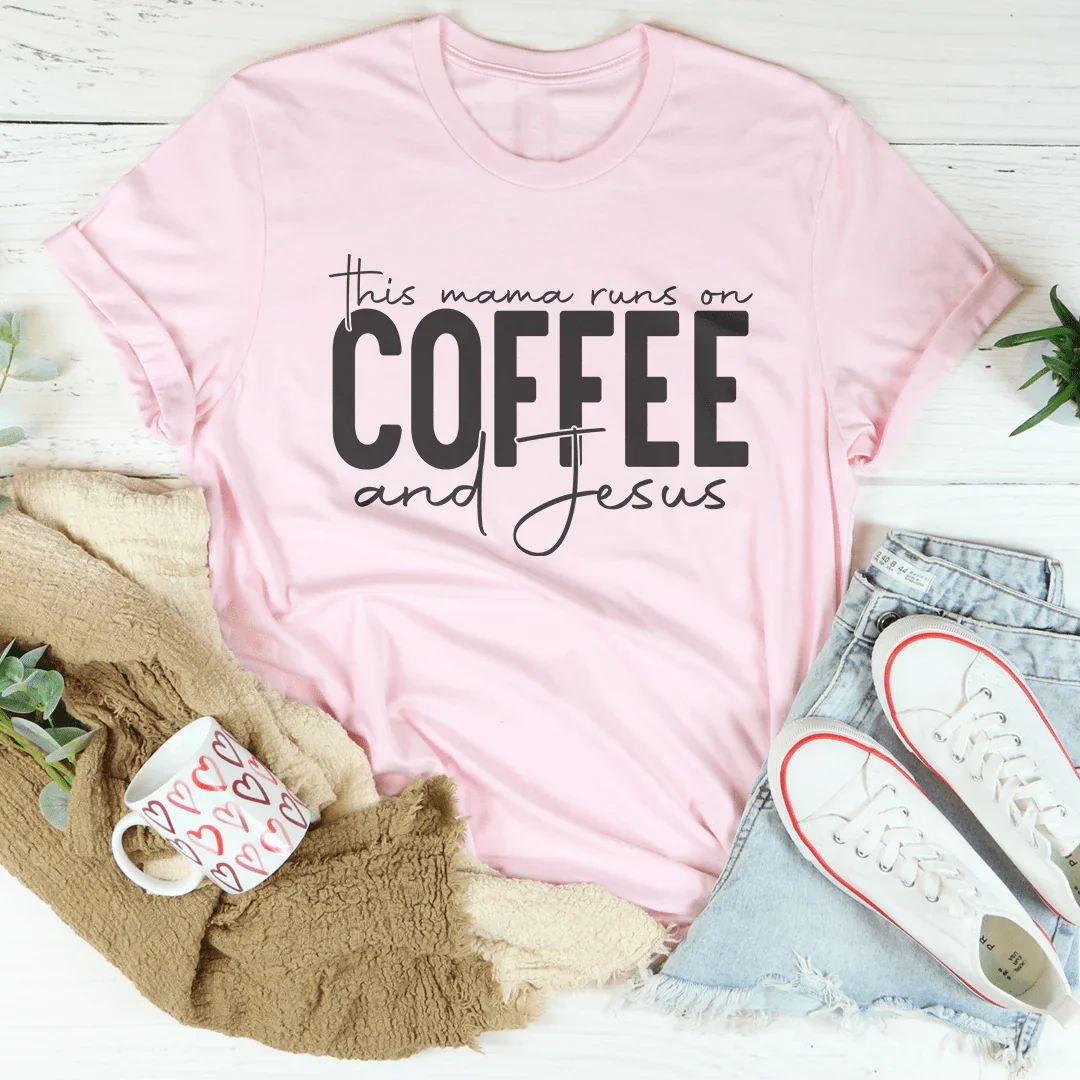 Esta Mamá Funciona Con Café Y Jesús Camiseta
