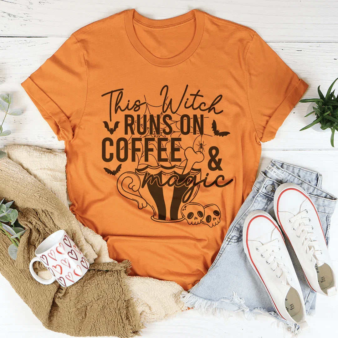 Esta bruja funciona con café y camiseta mágica