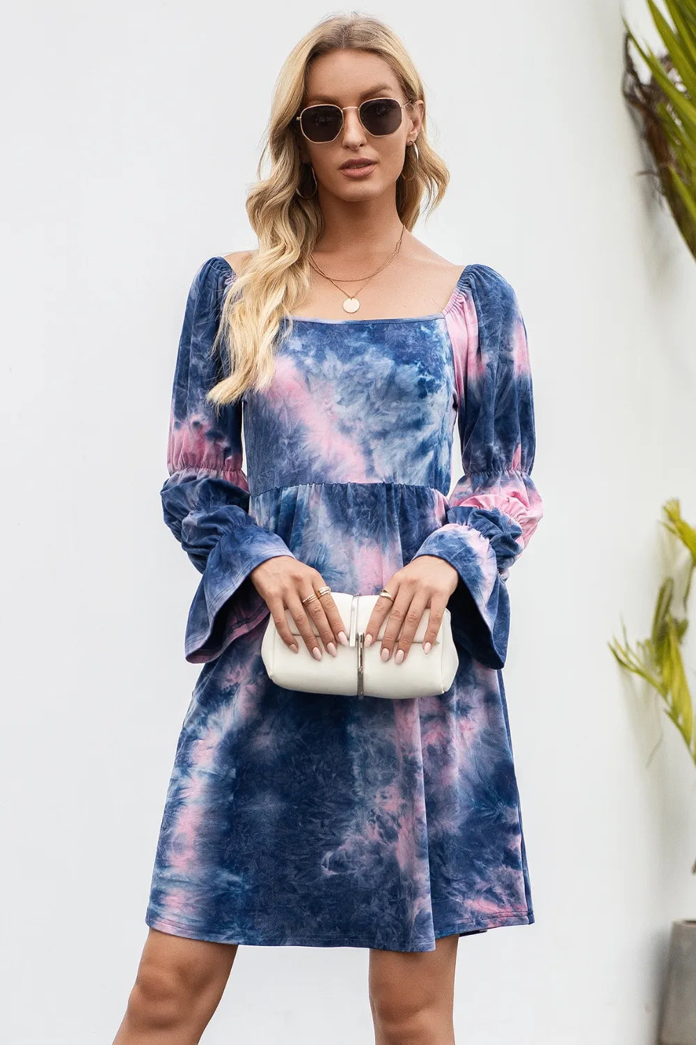 Robe à manches évasées à encolure carrée tie-dye