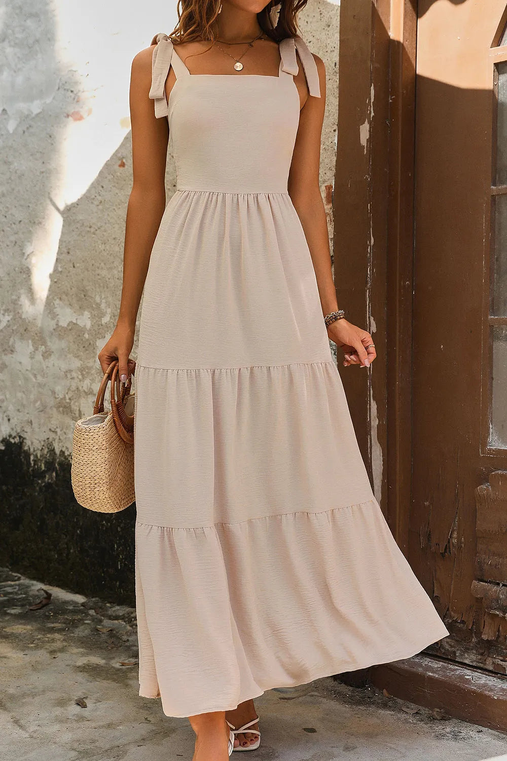Robe à bretelles nouées avec smocks et volants