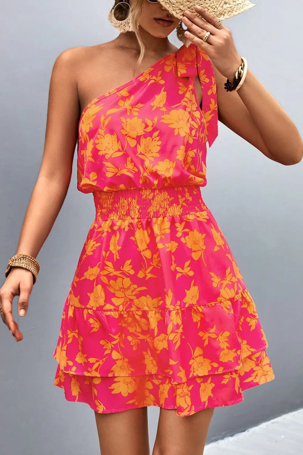 Robe à épaule unique smockée imprimée