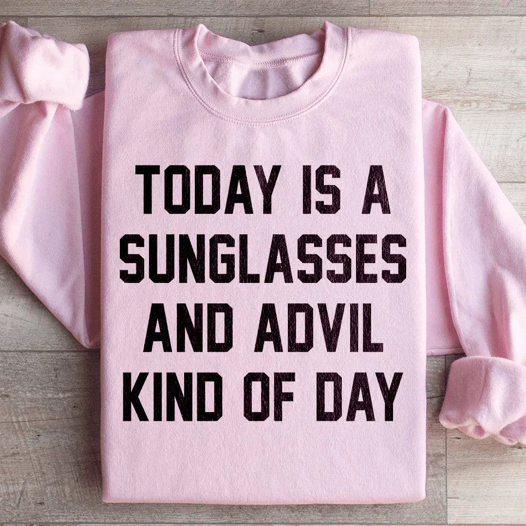 Aujourd'hui est un jour de sweat-shirt avec lunettes de soleil et Advil