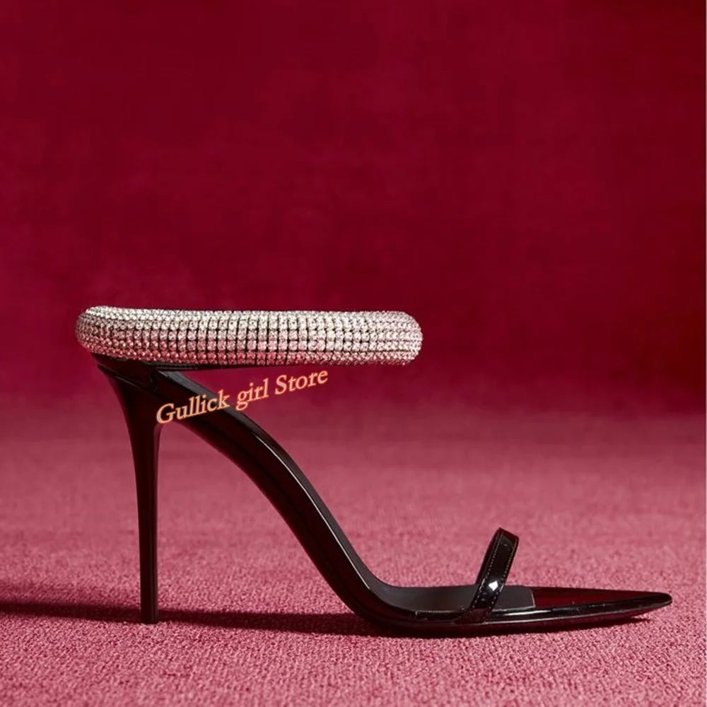 Sandales à talons aiguilles avec strap en cristal élégant en cuir verni noir