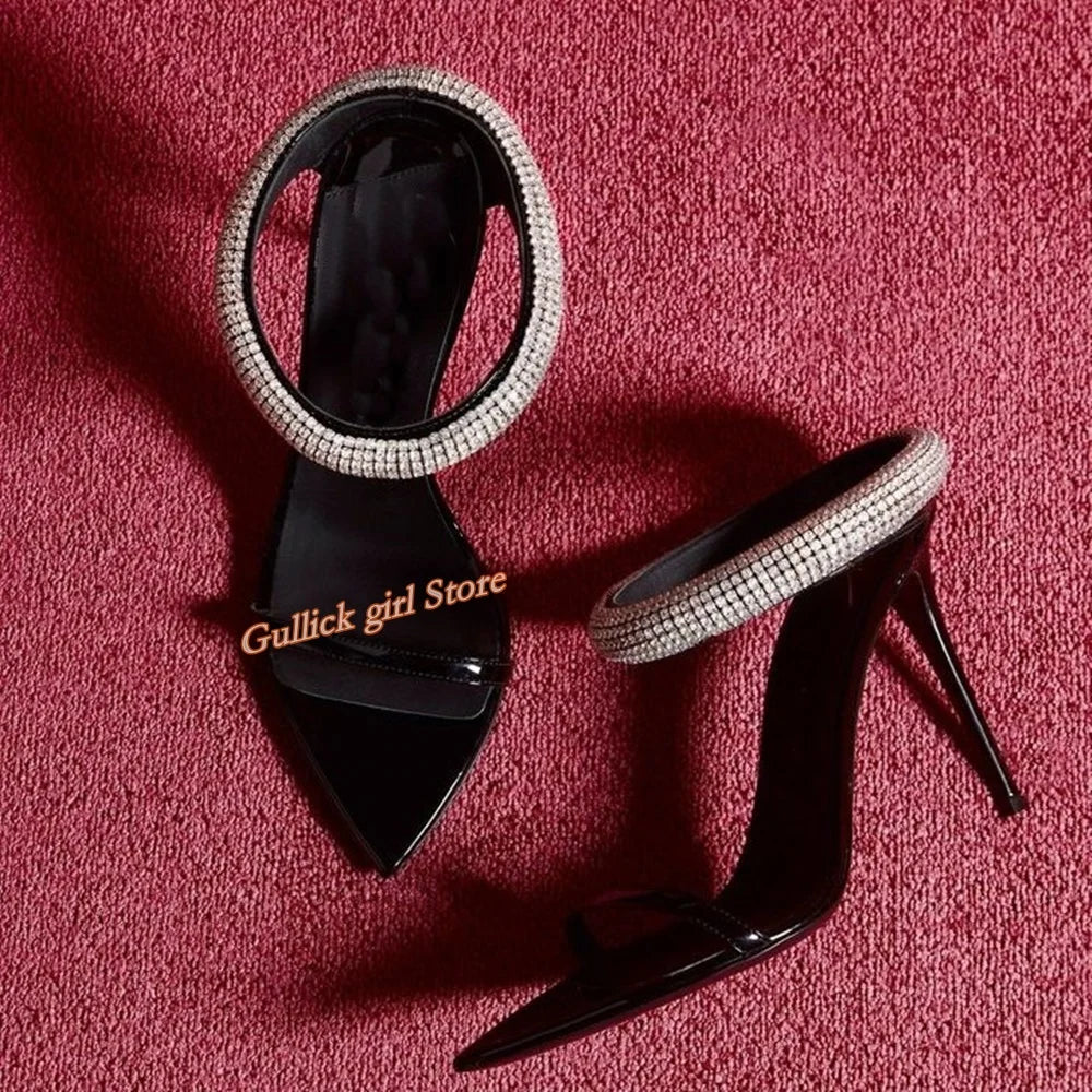 Sandales à talons aiguilles avec strap en cristal élégant en cuir verni noir
