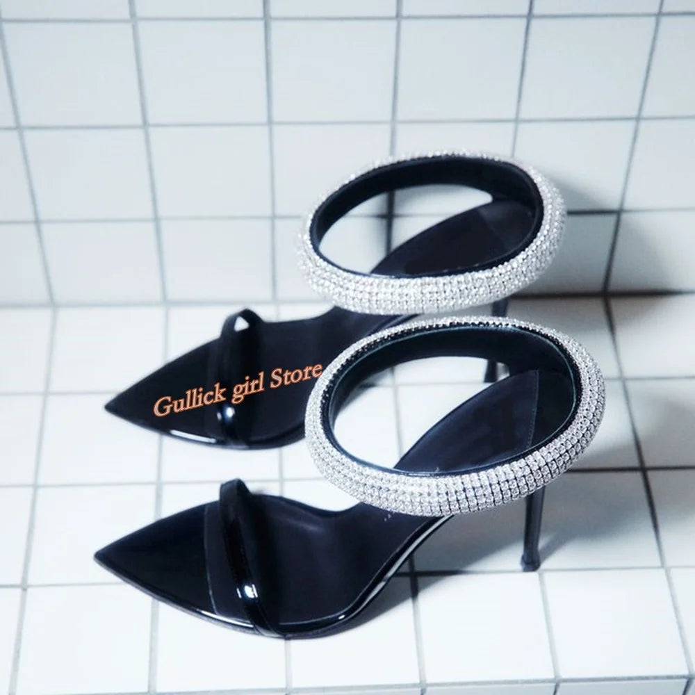 Sandales à talons aiguilles avec strap en cristal élégant en cuir verni noir