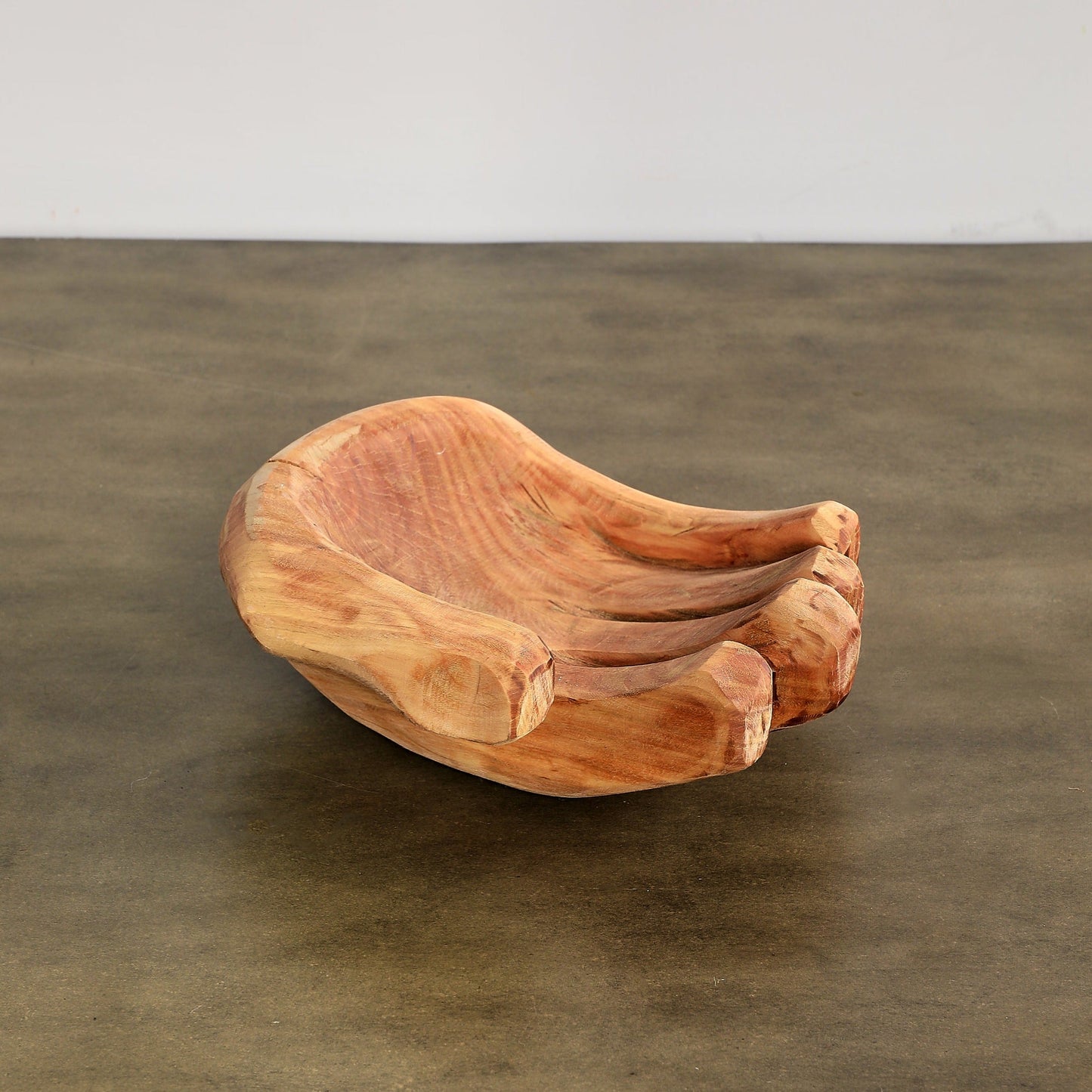 Sculpture de bol en bois d'eucalyptus naturel à main en coupe