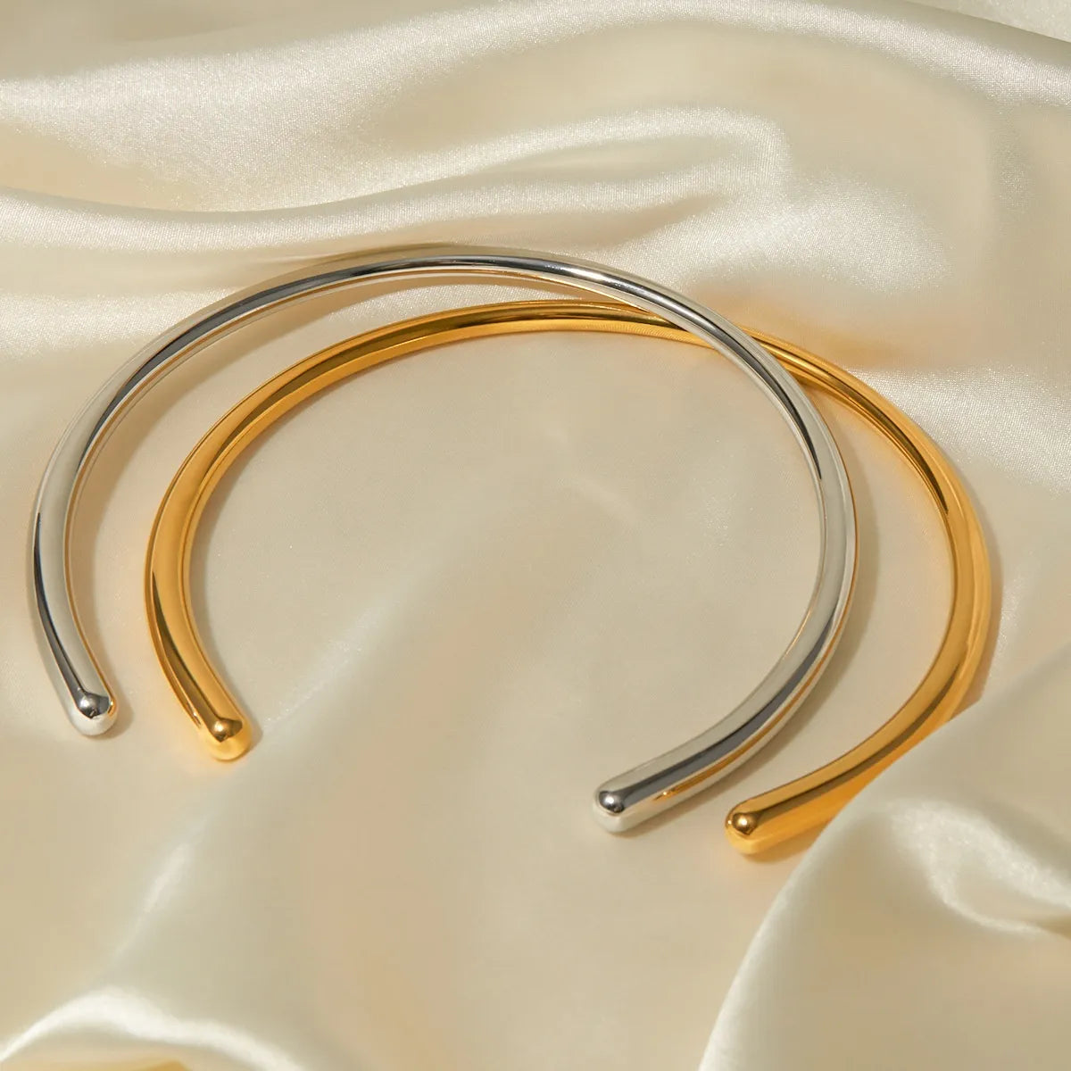 Glossy Collar Neck Ring Necklace