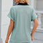 Camiseta suelta de manga corta con cuello en V y contraste para mujeres