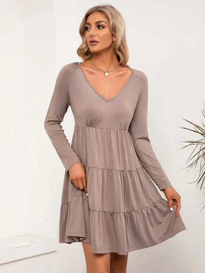 Robe à manches longues à col en V avec volants