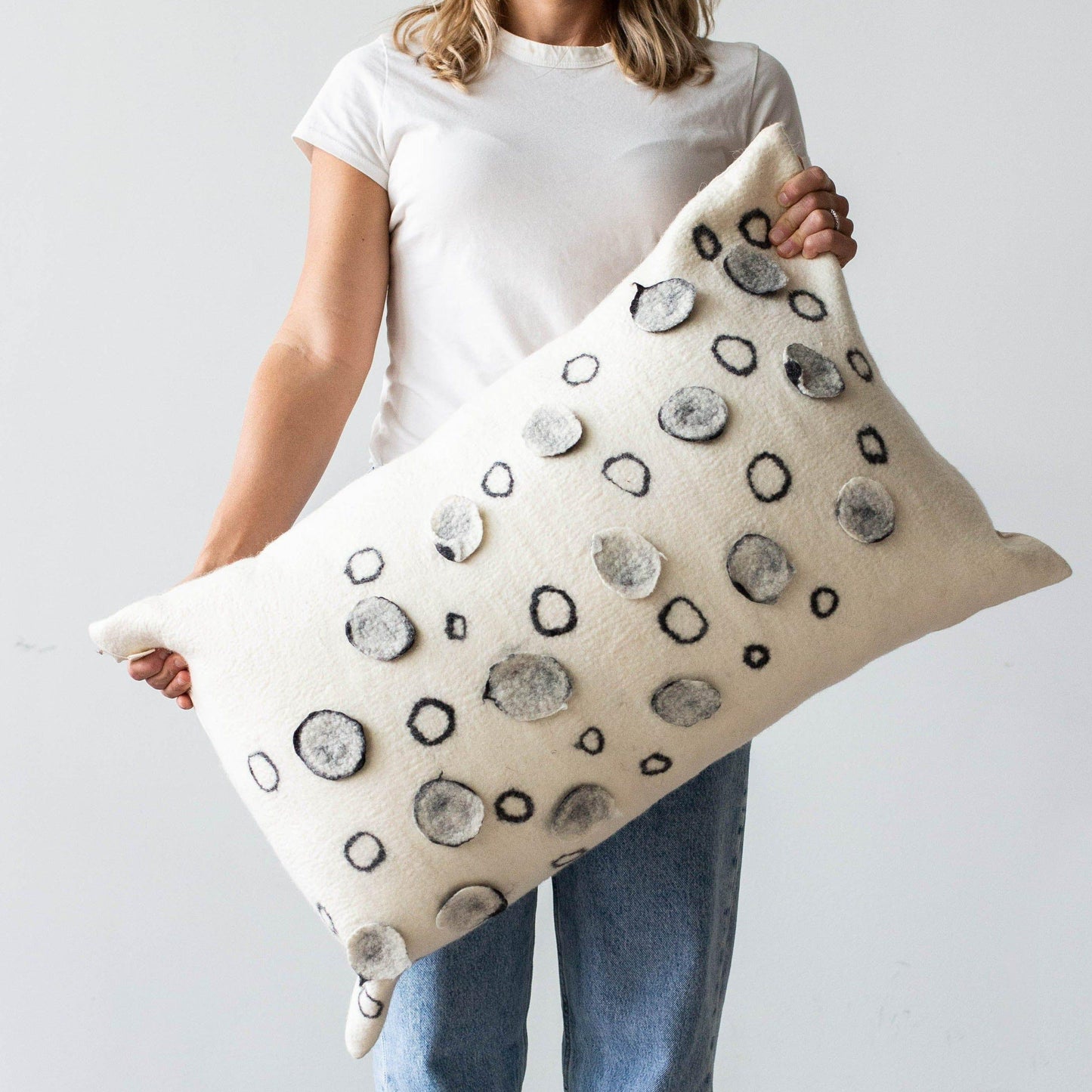 Coussin lombaire surdimensionné en laine mérinos Waterlily