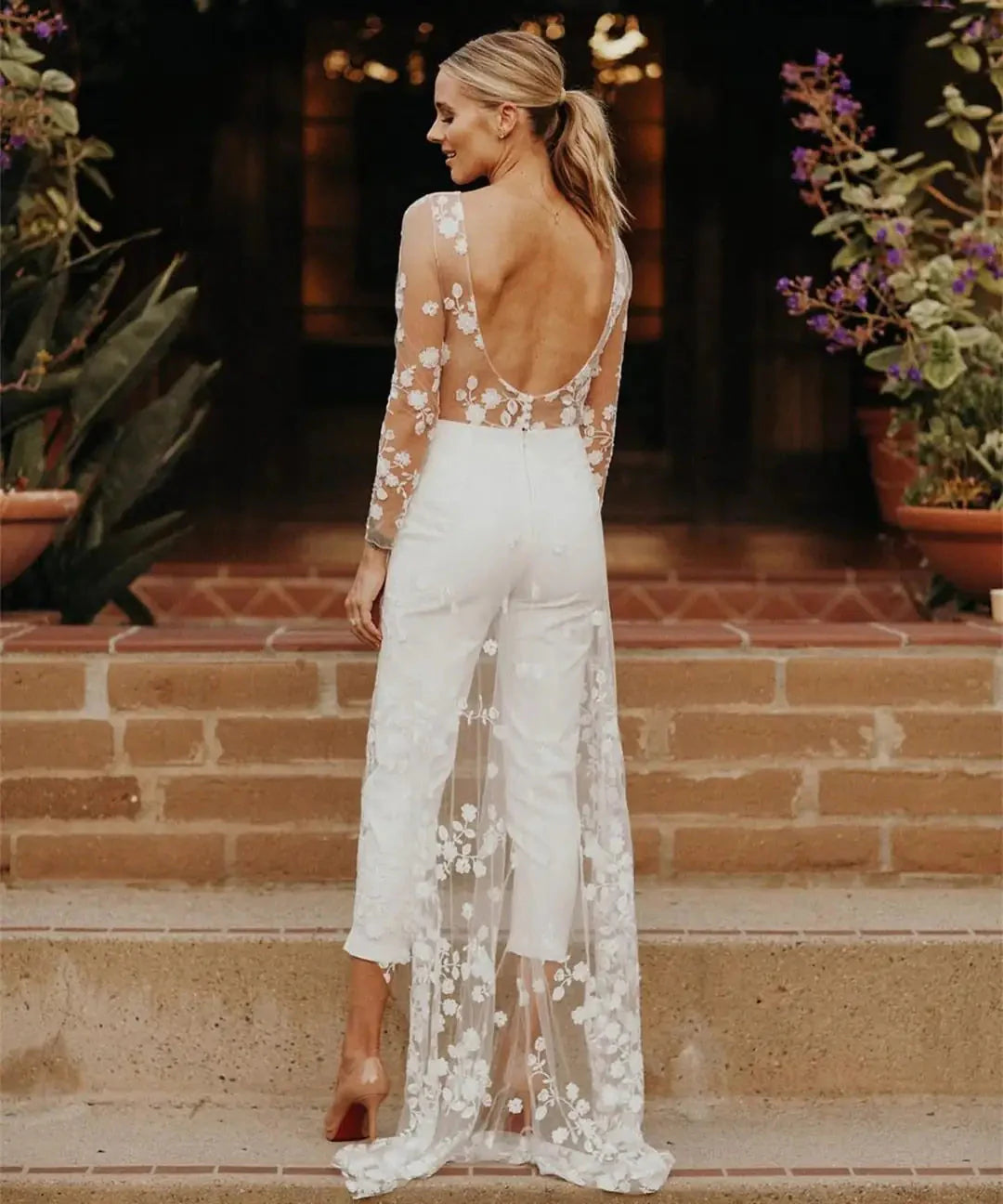 Mono de Boda Elegante para Novias Modernas