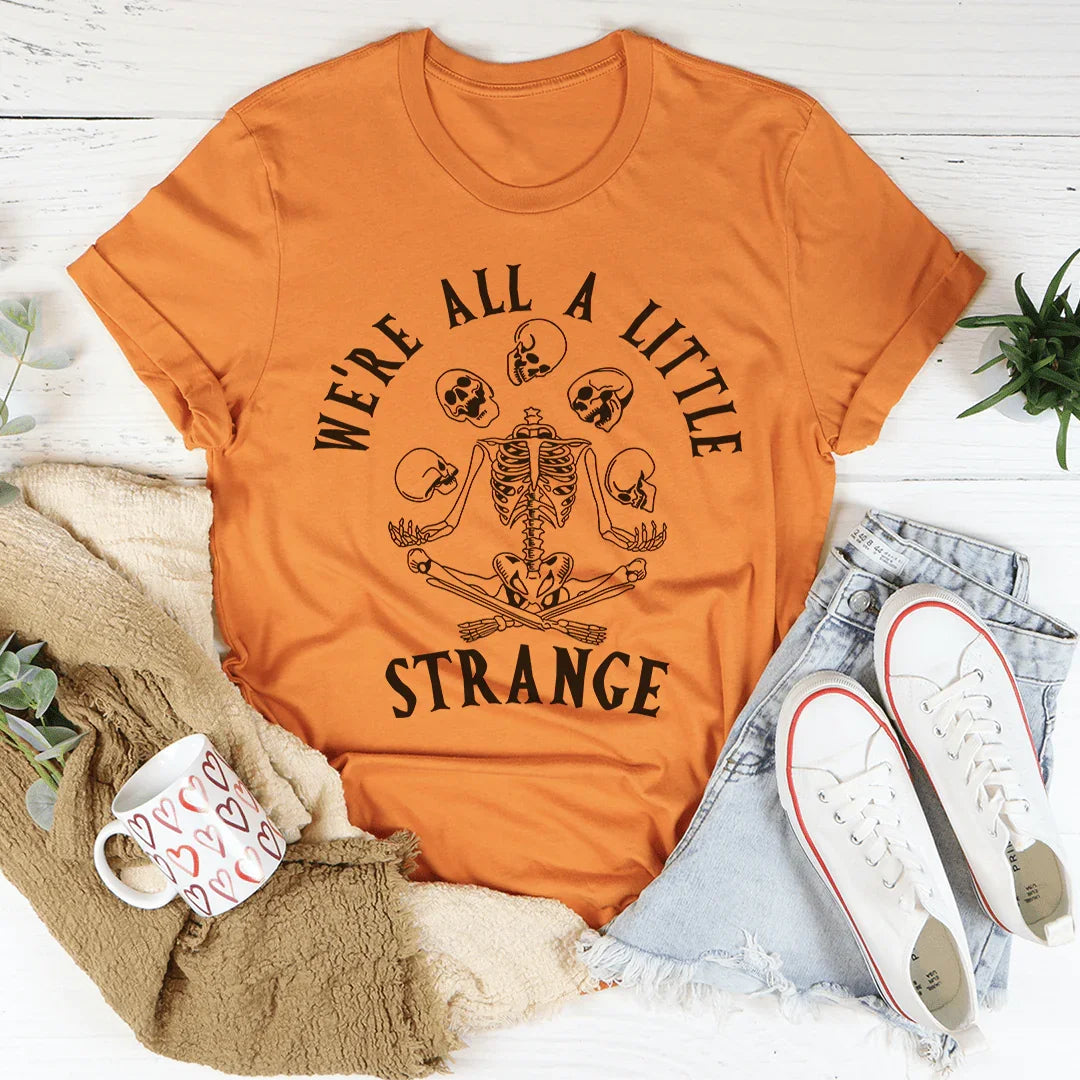 Camiseta Todos somos un poco extraños