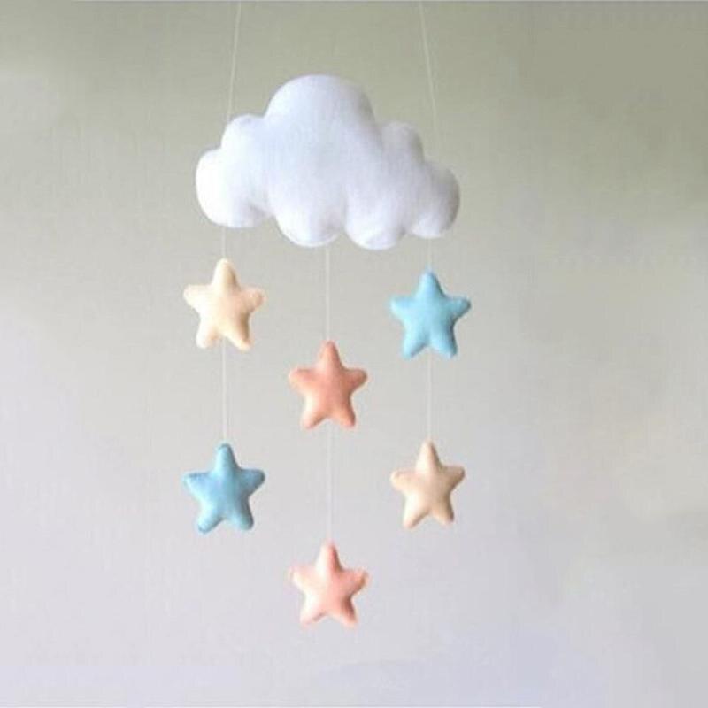 Móvil de Viento de Nube de Fieltro Hecho a Mano - Decoración Creativa para Guardería