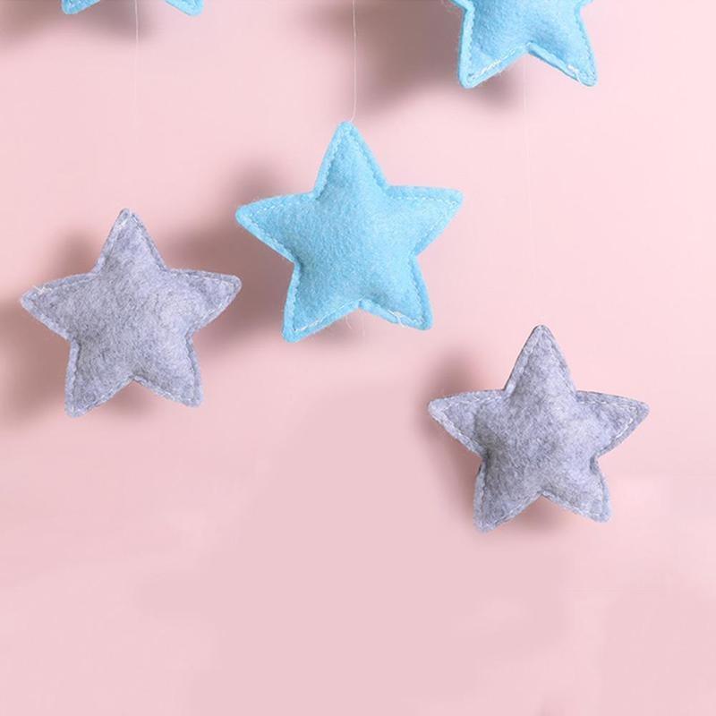 Móvil de Viento de Nube de Fieltro Hecho a Mano - Decoración Creativa para Guardería