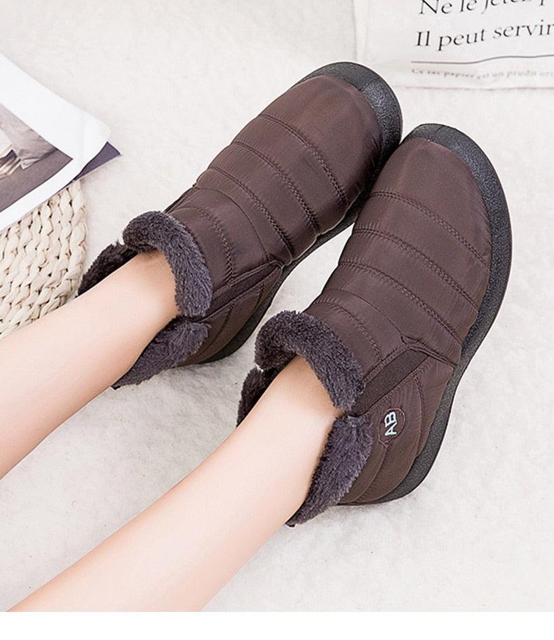 Stylish Women's Waterproof Winter Boots - Lightweight Ankle Design with Fur Lining - Korvel