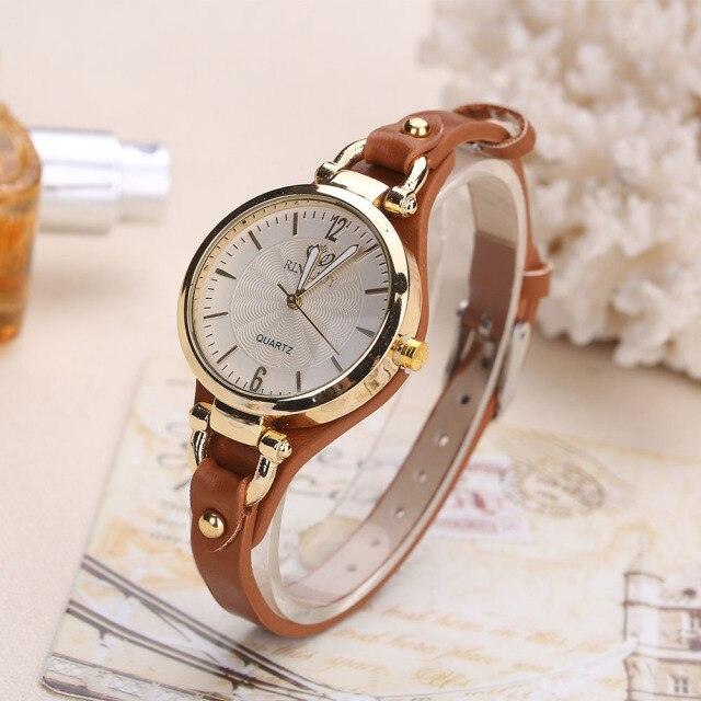 Montre décontractée élégante pour femmes avec bracelet en cuir