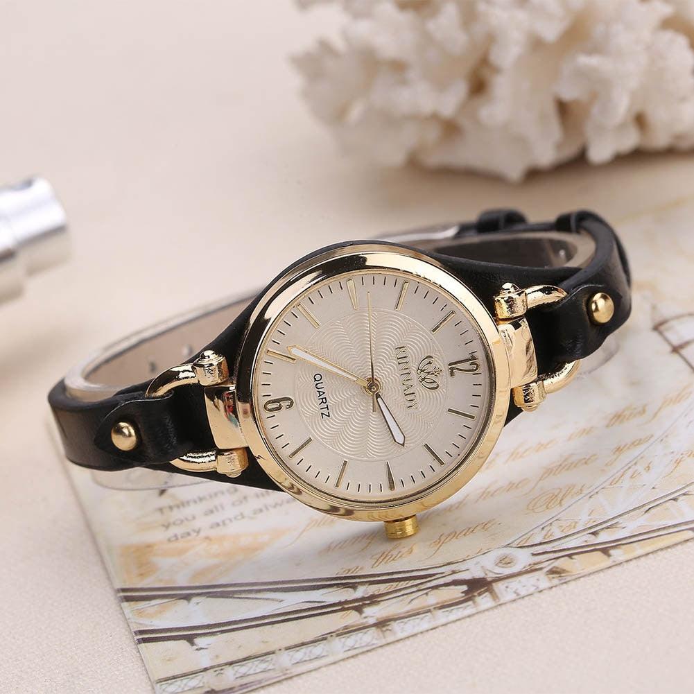 Montre décontractée élégante pour femmes avec bracelet en cuir