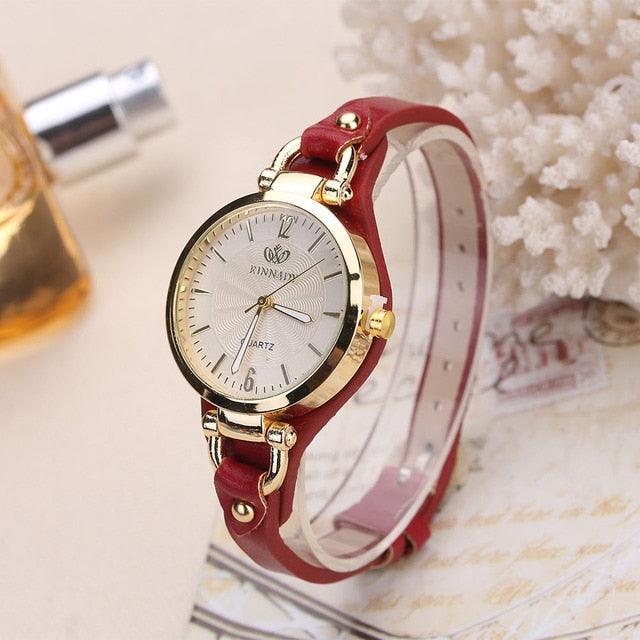 Montre décontractée élégante pour femmes avec bracelet en cuir