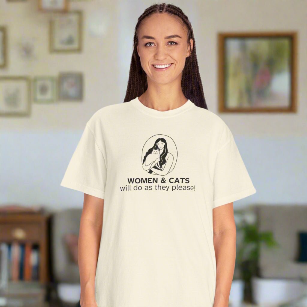 Camiseta Gráfica de Mujeres y Gatos - Camiseta Unisex Teñida en Prenda