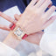 Montre en diamant élégante pour femmes avec cadran carré et bracelet en cuir