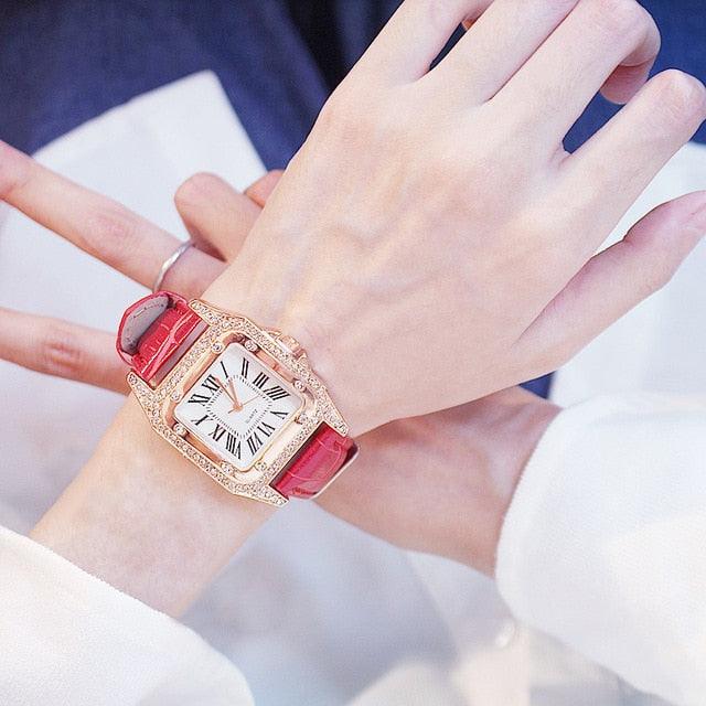 Montre en diamant élégante pour femmes avec cadran carré et bracelet en cuir