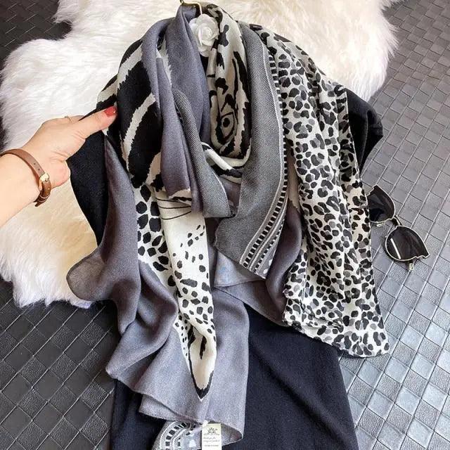 Bufanda de Algodón con Estampado de Leopardo Elegante para Mujeres