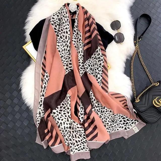 Bufanda de Algodón con Estampado de Leopardo Elegante para Mujeres