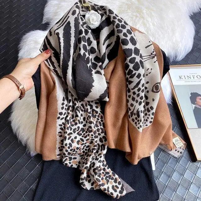 Bufanda de Algodón con Estampado de Leopardo Elegante para Mujeres