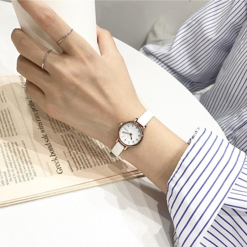Montre à Quartz Élégante pour Femme avec Bracelet en Cuir