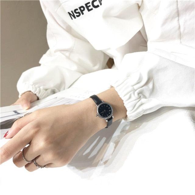 Montre à Quartz Élégante pour Femme avec Bracelet en Cuir