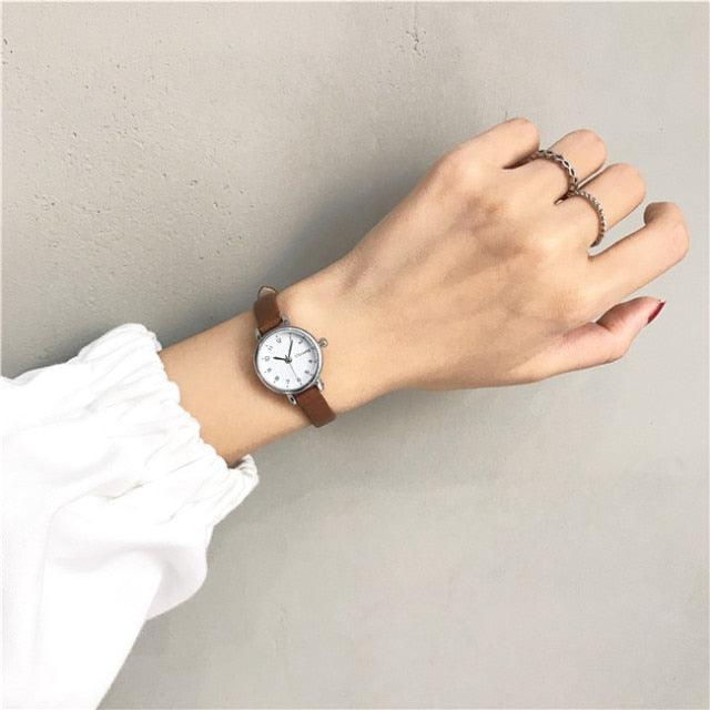 Montre à Quartz Élégante pour Femme avec Bracelet en Cuir
