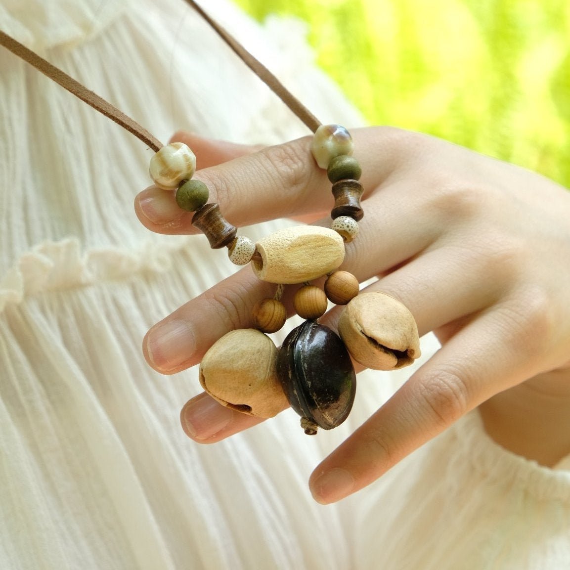 L'Écho des Bois - Collier en perles de graines et de bois fait main