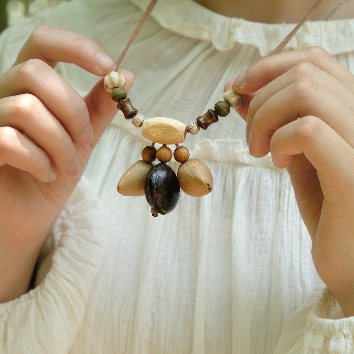 L'Écho des Bois - Collier en perles de graines et de bois fait main