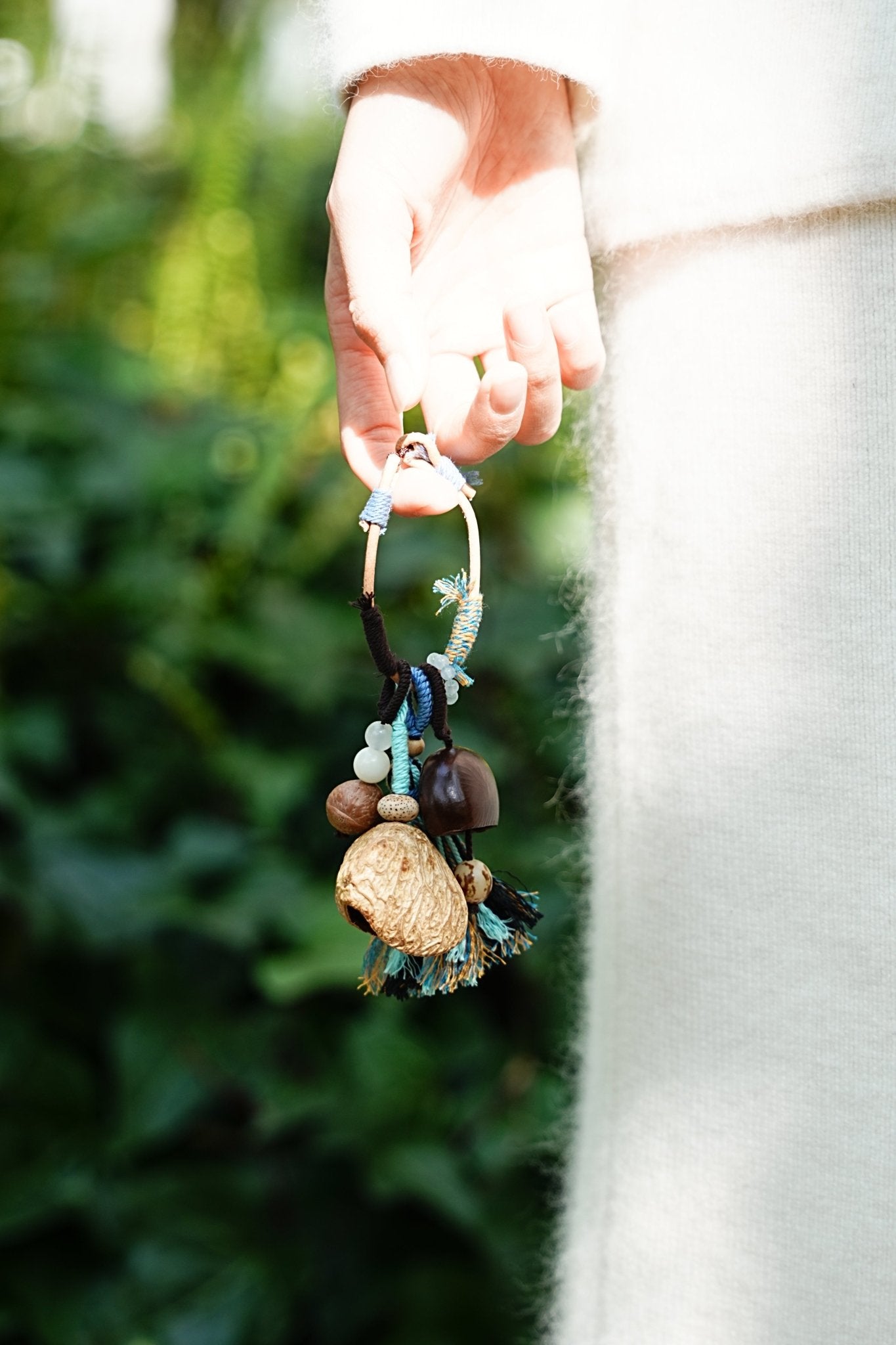 L'Esprit Azur - Charme Naturel en Noix avec Frange Boho Bleue