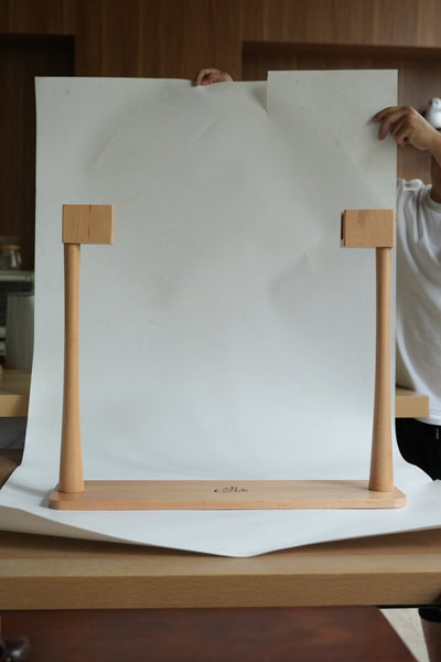 Support de carillon en graines naturelles - Présentation élégante pour table