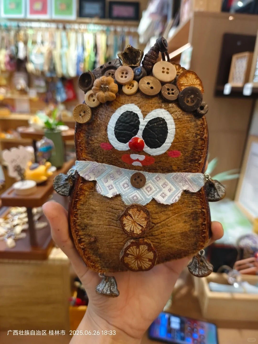 Ornement en Gousse Entada à Grands Yeux Fait Main - Décor Naturel Unique