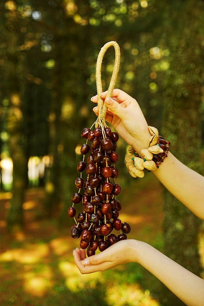 Cloche à main en coque de graine de cardamome Pala faite à la main – Décor naturel